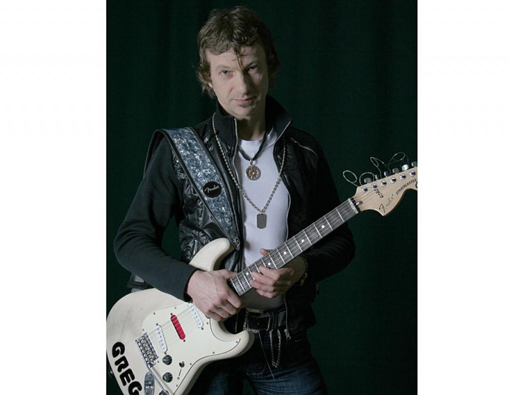 Visus tos, kam tuva ģitārspēle, kuri vēlas uzlabot savu meistarību vai tikai vēl mācās spēlēt ģitāru, gulbenietis Grigorijs Gorodko (grupas 