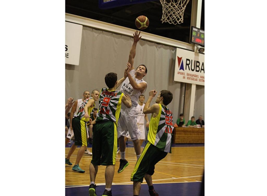 Rezultatīvākais Buku sastāvā, arī šīs dienas spēlē, bija komandas kapteinis Gundars Rauza - viņa kontā 24 punkti un 13 atlecošās bumbas (double-double). 
Autors: Gatis Bogdanovs 