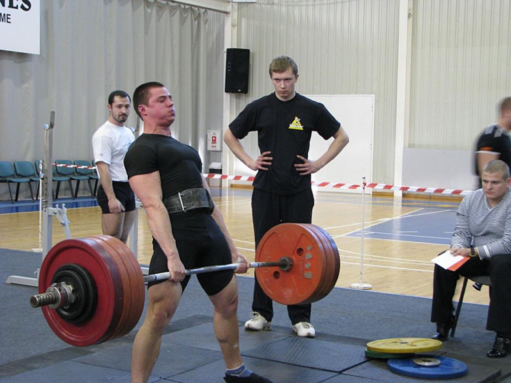 Svara kategorijā līdz 83 kilogramiem uzvaras laurus plūca Gints Šķenders (Beļava) ar rezultātu 595 kilogrami (200+155+240).
Autors: No personiskā albuma