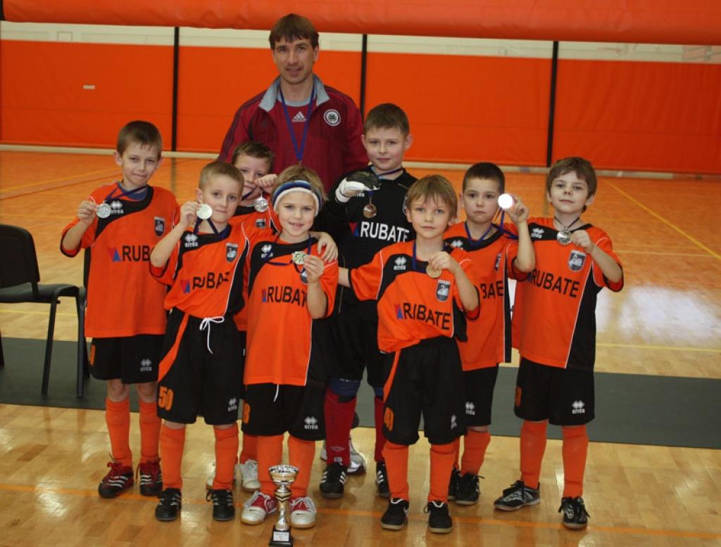 Gulbenes jauno futbolistu U-8 grupas komanda trenera Igora Korabļova vadībā  cīnījās vareni un rezultātā - 2.vieta un sudraba medaļas.
Autors: No personiskā albuma