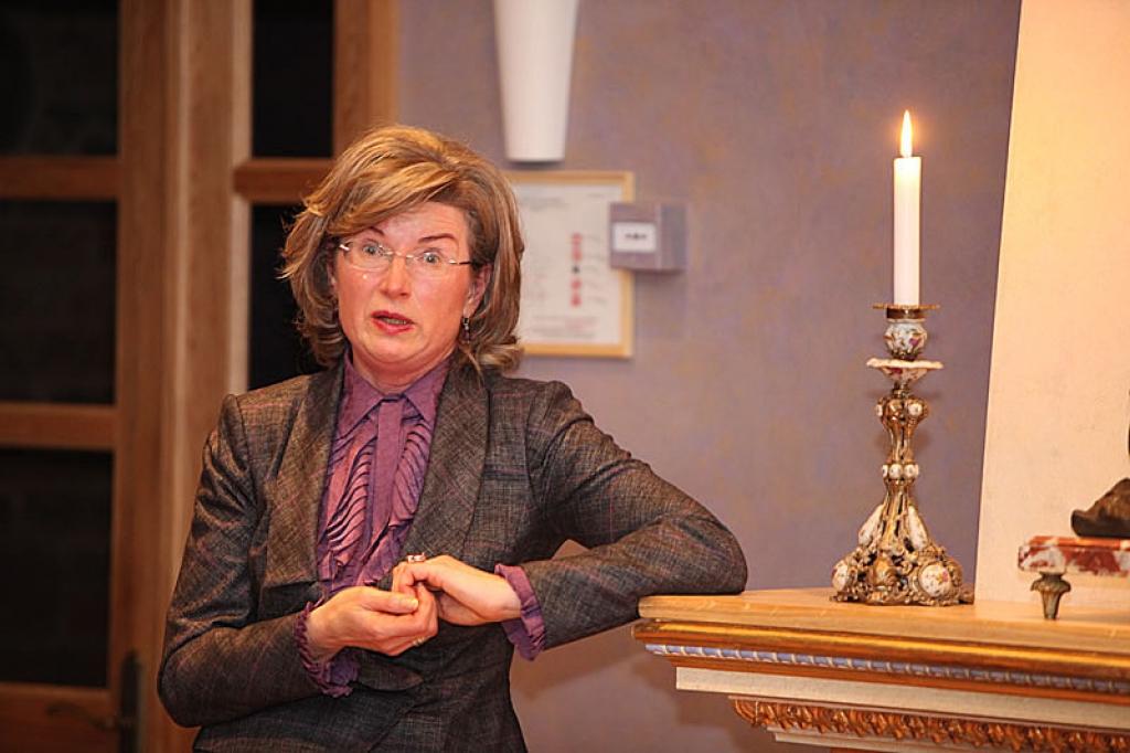 Inguna Sudraba 11 gadus ir strādājusi Finanšu ministrijā, 6 gadus – Valsts kontrolieres amatā. Par sevi kā Valsts kontrolieri viņa saka: “Es nezinu otru cilvēku Latvijā, kuram būtu bijis tik daudz jālauž, jāmaina, jāievieš, kā man tas bija jāizdara. Bet man tas ir devis milzīgi daudz. Es šajā procesā ļoti daudz mācījos. Un, kad tu dari, tad tev arī nāk tas atbalsts.” 
Autors: Gatis Bogdanovs 