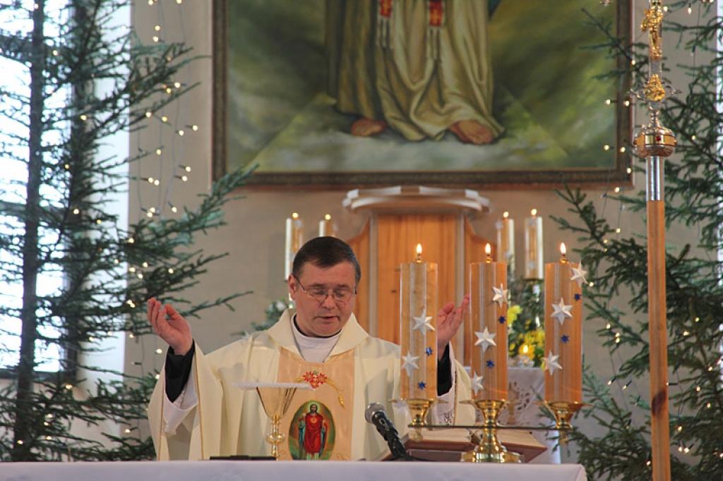 Ar Sveču dienu katoļu baznīcā tiek noņemts Ziemassvētku rotājums. “Mēs turpināsim baznīcas parasto liturģisko gadu,” sacīja Gulbenes katoļu draudzes prāvests Vjačeslavs Bogdanovs. 
Autors: Gatis Bogdanovs 