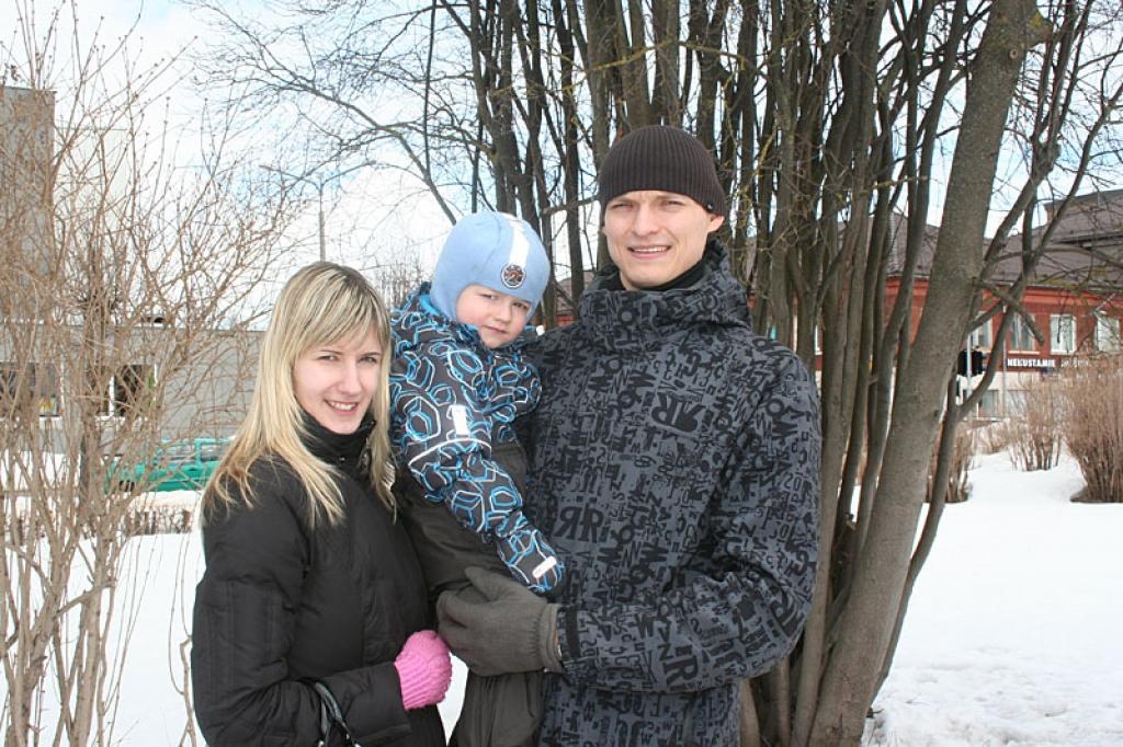 Pāvels Veselovs kopā ar saviem vismīļākajiem cilvēkiem – sievu Santu un divarpus gadus veco dēliņu Niklāvu.
Autors: Evita Brokāne