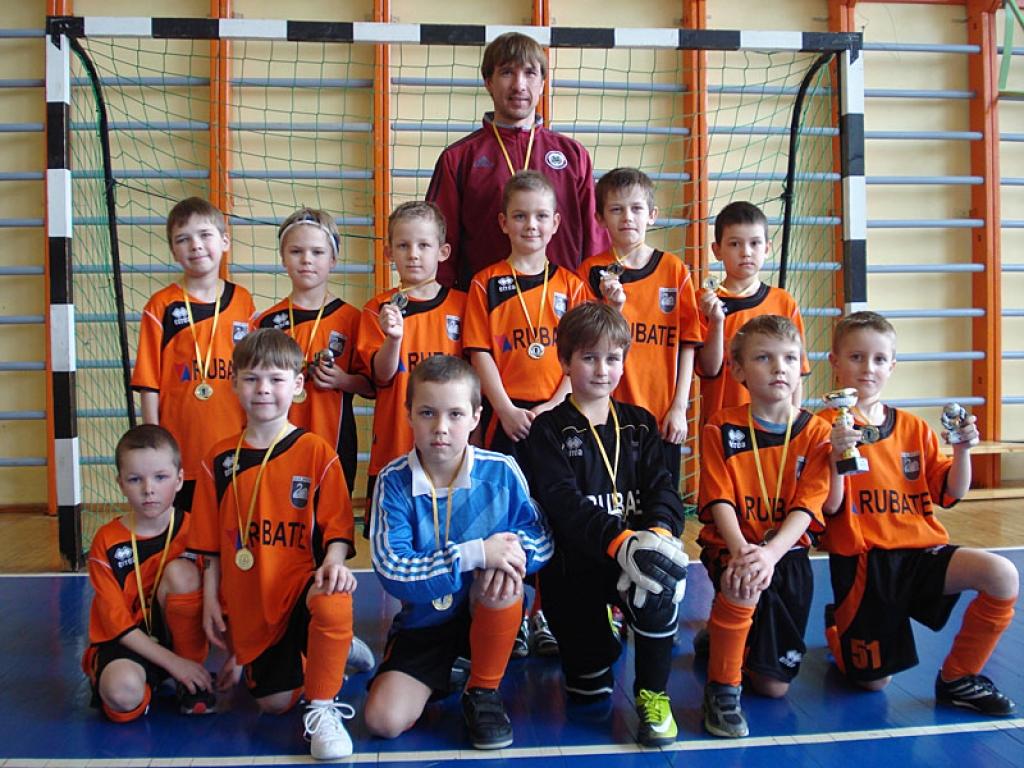 Gulbenes BJSS jaunie futbolisti - ZA reģiona U-8 grupas uzvarētāji.
Autors: No personiskā albuma