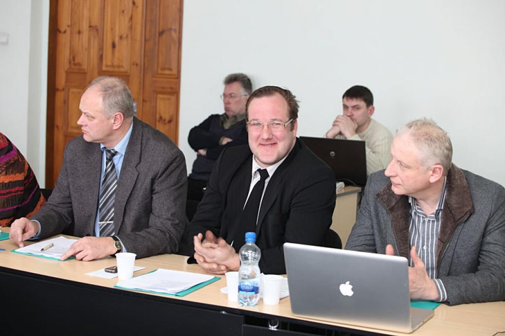 Deputāts Ivars Kupčs (no kreisās) uz ārkārtas domes sēdi nebija ieradies savu objektīvu iemeslu dēļ, bet deputāti Dzintars Poļaks un Normunds Audzišs domes priekšsēdētāju par neierašanās iemesliem nav informējuši.
Autors: Gatis Bogdanovs (no arhīva)