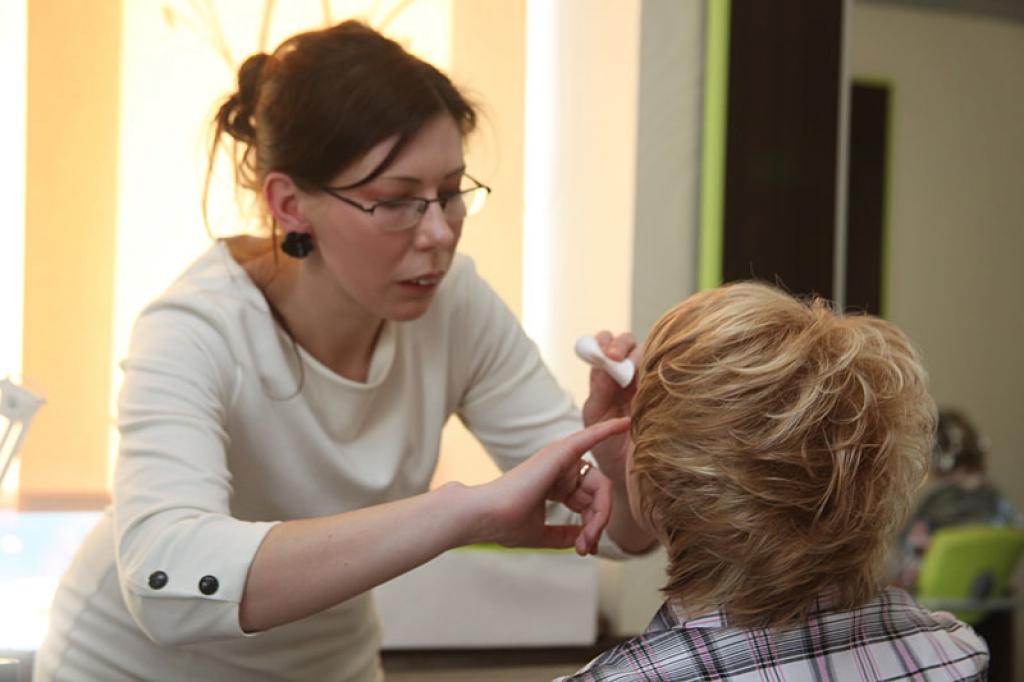 Pēc vairāk nekā četru stundu ilgām pārvērtībām, Valda priecīgi atzīst, ka nevarējusi iedomāties, ka viņa var tik izteiksmīgi un skaisti izskatīties!
Autors: Gatis Bogdanovs 