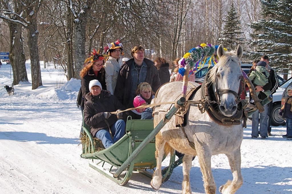 Masļeņica Pededzē pērn - brauciens zirga pajūgā.
Autors: No personiskā albuma