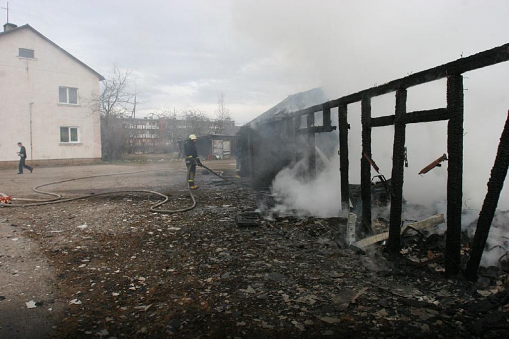 Trešdien bērna rotaļas ar sērkociņiem aizdegās kūla un pēc tam arī nodega šķūnis Stradu pagasta Ceļmalās.
Autors: Gatis Bogdanovs