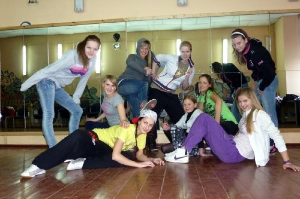 Gulbenes mūsdienu deju grupa darbojas jauniešu cebtrā 