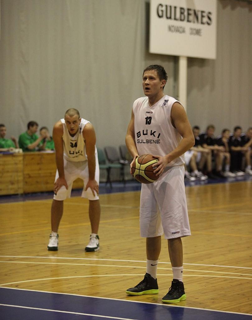 Lielisku sniegumu Buku rindās demonstrēja komandas kapteinis Gundars Rauza, gūdams 30 punktus un savācot 9 bumbas zem groziem.
Autors: Gatis Bogdanovs (no arhīva)