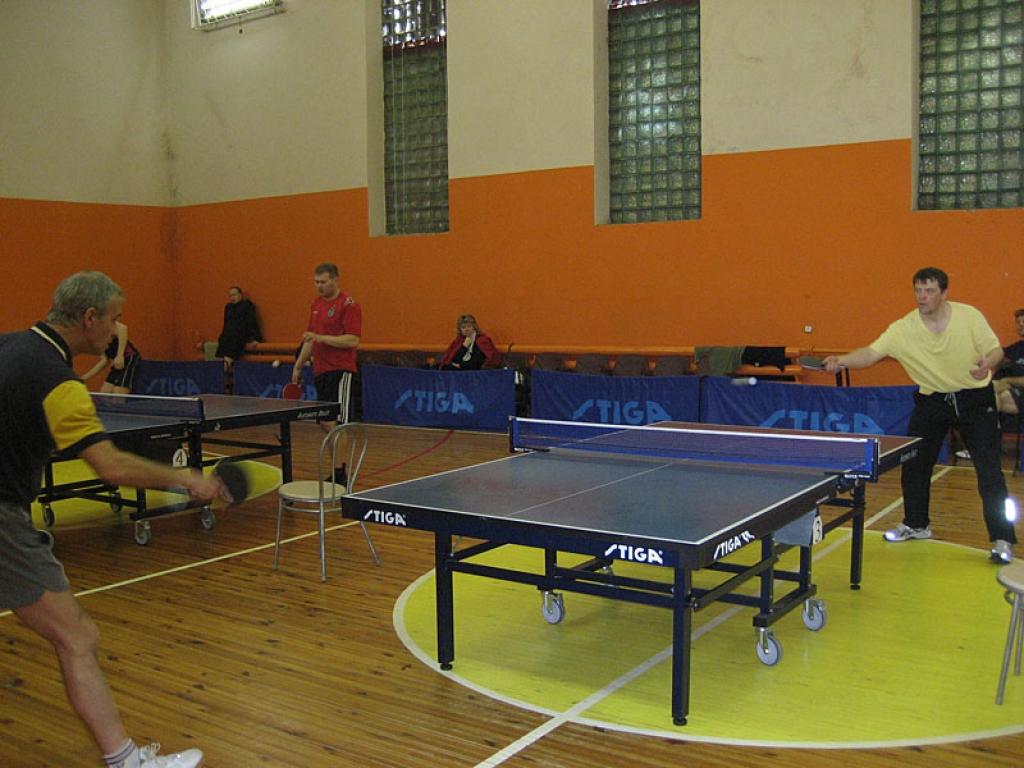 Interesanta spēle starp sinolieti Aigaru Rubeni (no labās) un smiltenieti Juri Siliņu (no kreisās). 
Autors: Jāzeps Odumiņš