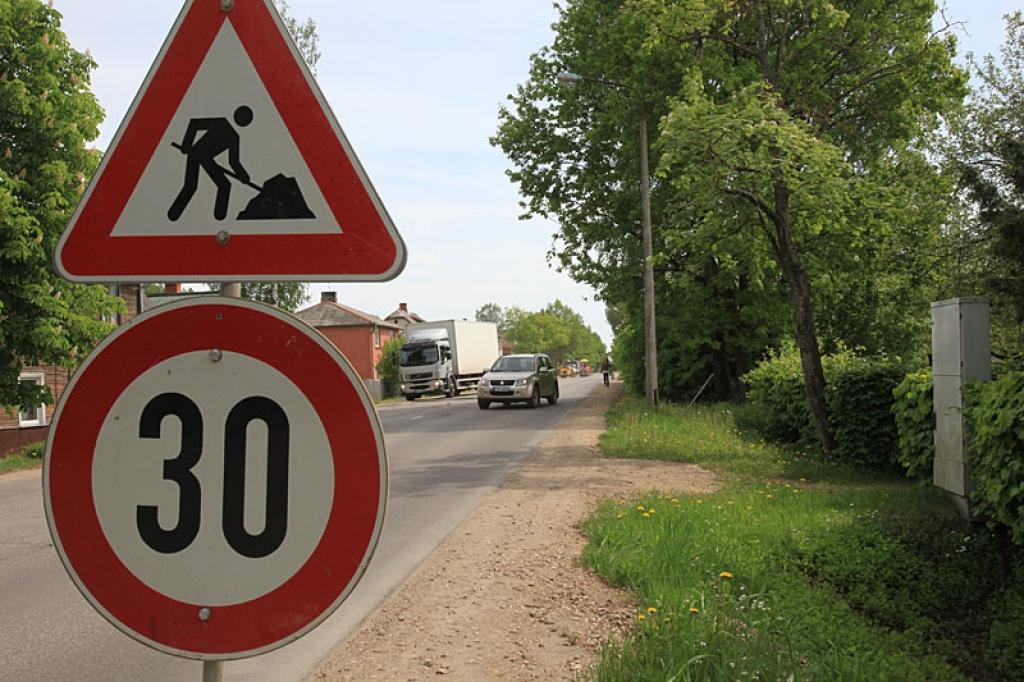 Gan iedzīvotāji, gan arī automašīnu vadītāji jau sen sūdzējās, ka Blaumaņa iela visiem sagādā galvassāpes, nu tā tiks sakārtota.
Autors: Pārsla Konrāde