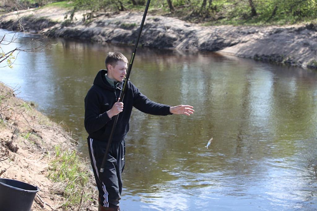 Makšķerēšanas sacensībās uzvaru ar 2,370 kilogramus smagu lomu izcīnīja Intars Zurkovs (komanda MK “Lejasciems – Dūre”). 
Autors: Gatis Bogdanovs