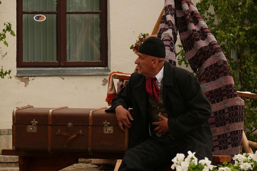 Ābrama Vulfsona lomā būs arī Gulbenes Tautas teātra aktieris  Ivars Suseklis, kuram jau ir liela pieredze lugas “Skroderdienas Silmačos” žīdiskajās izdarībās. 
Autors: No arhīva.