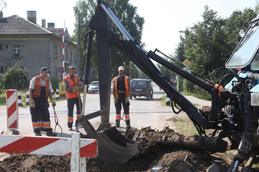 Rīgas ielas dzelzceļa pārbrauktuve Gulbenē līdz Pilsētas svētkiem būs noasfaltēta.
Autors: Gatis Bogdanovs