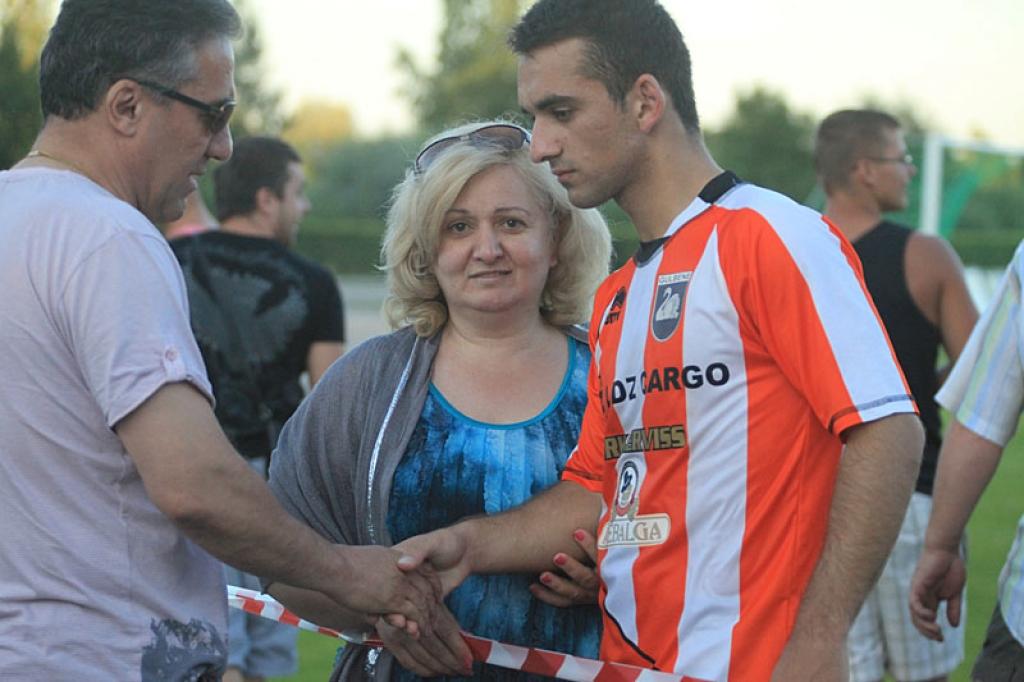 Komandai ļoti svarīgs ir līdzjutēju atbalsts. Spēlēs to atbalsta ne tikai vietējie iedzīvotāji, uz tām ierodas arī spēlētāju draugi un ģimenes locekļi no citām pilsētām. Arī Arevšatam Hačatrjanam lielu atbalstu sniedz viņa ģimenes locekļi.
Autors: Gatis Bogdanovs