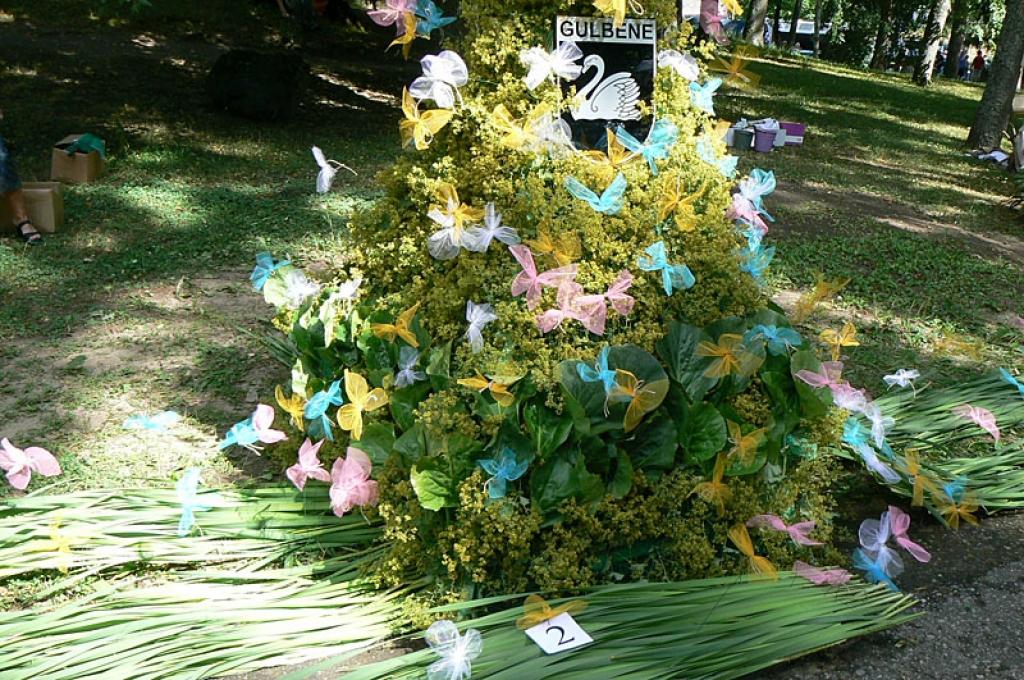 Zaļa pilsēta, kura ir idejām (raibiem tauriņiem) bagāta. Tādu Gulbeni konkursā Smiltenē prezentēja floriste Larisa Stradiņa.
Autors: No personiskā albuma.