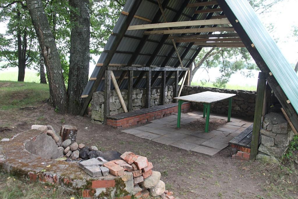 Ikviens var šeit pasēdēt, iekurināt ugunskuru un aptūsties no ikdienas rūpēm un steigas.
Autors: Gatis Bogdanovs