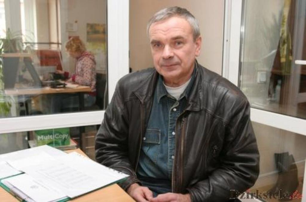 Par Valsts meža dienesta ģenerāldirektora vietas izpildītāju iecelts Ziemeļaustrumu virsmežniecības virsmežzinis Andis Krēsliņš.
Autors: Gatis Bogdanovs (no arhīva)