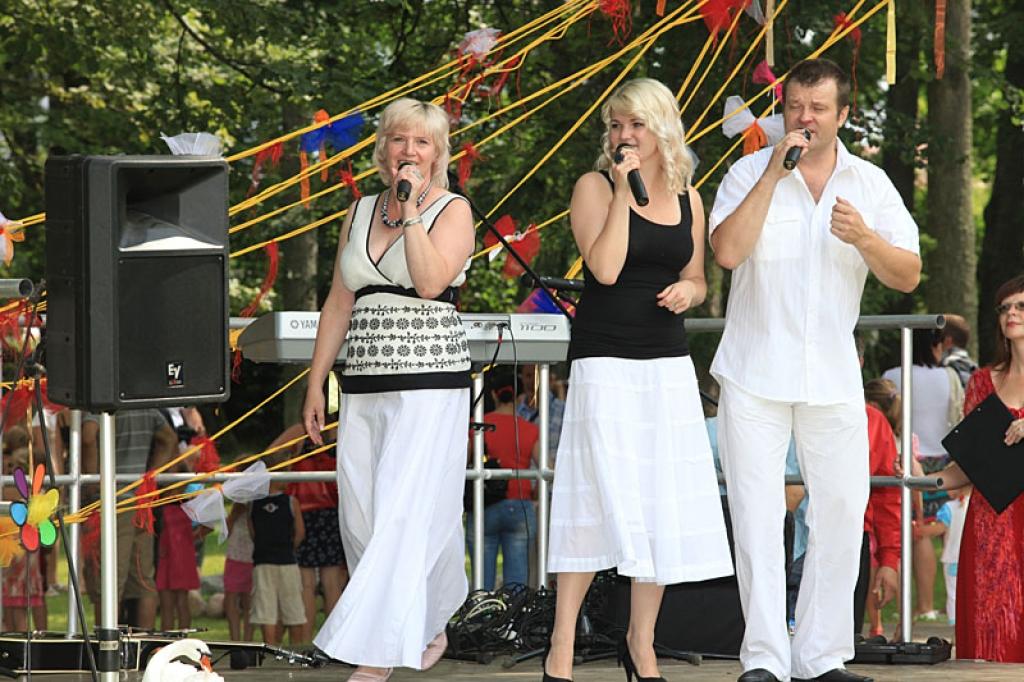 Sestdien Gulbenē notika draudzes „Jaunā paaudze” organizētie svētki ģimenēm, kā arī ģimeņu godināšana vairākās nominācijās. Sveikšana mijās ar koncertpriekšnesumiem. Sveikt novada lieliskās ģimenes bija atnācis Gulbenes pilsētas pārvaldes...