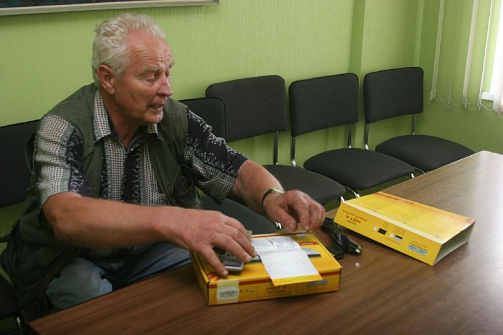 Andis Leitis no Lejasciema pagasta ir nesaprašanā, kāpēc viņam kā patērētājam, iegādājoties nekvalitatīvu preci – dekoderu, tagad ir jācieš un jāpaliek gandrīz veselu mēnesi bez televīzijas.
Autors: Gatis Bogdanovs