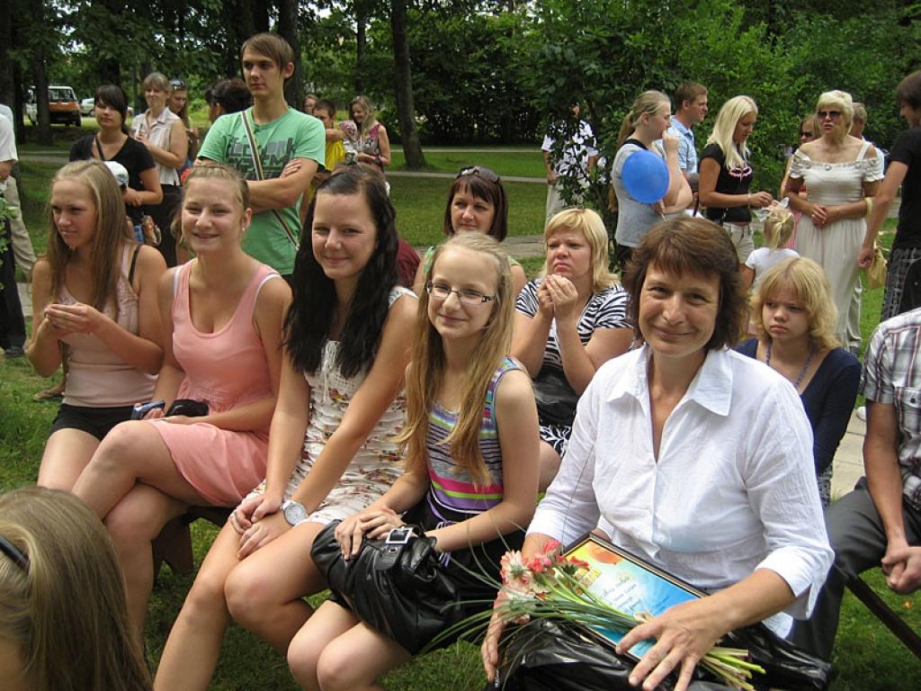 Beļaviešu Līvijas un Jāņa Lāču ģimenē aug deviņi bērni. Gulbenes Pilsētas svētkos piedalījās daži no viņiem un mamma.
Autors: Diāna Odumiņa