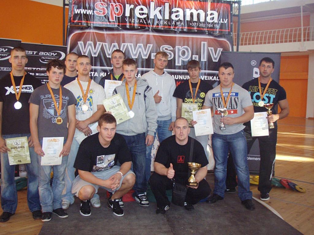 Sporta kluba “Gulbenes K.S.P.” komanda sacensībās Ādažos nostartēja ļoti labi, vairāki atlēti  sasniedza arī savus personīgos rekordus. 
Autors: No personiskā albuma