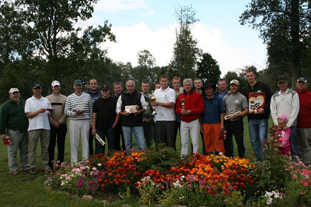 Pēc sacensībām visi dalībnieki pulcējās, lai šo brīdi iemūžinātu kopējā foto.
Autors: No personiskā albuma.