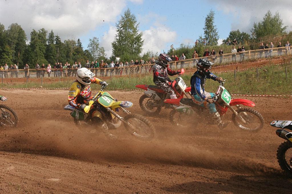 MX1-2T klasē Didzis Gorbenko (nr.9) Staros ieguva 1.vietu, bet Latvijas čempionāta kopvērtējumā provizoriski - 3.vietu. Arī H14 klasē Staros viņš ieguva 1.vietu, visu posmu kopvērtējumā pretendē uz 12.vietu. 
Autors: Gatis Bogdanovs