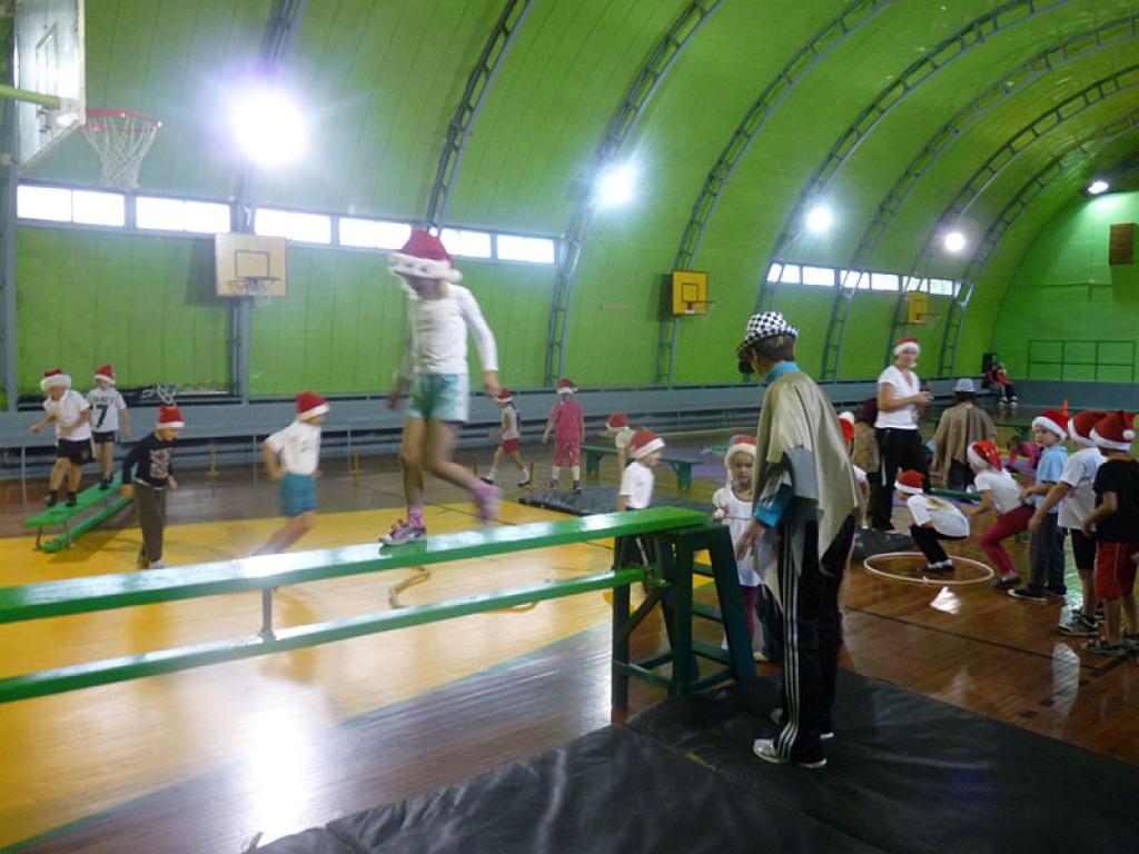 Gulbenes Bērzu sākumskolas skolotājas topošajiem skolēniem bija sagādājušas daudz un dažādus pārsteigumus un sportiskas aktivitātes.
Autors: No personiskā albuma.