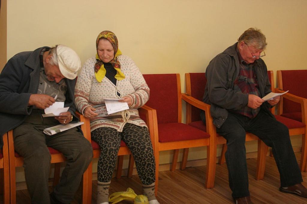 Vēlēšanu dienā gulbenieši cītīgi lasīja, domāja un sprieda, kam par labu atdot savu balsi.
Autors: Gatis Bogdanovs