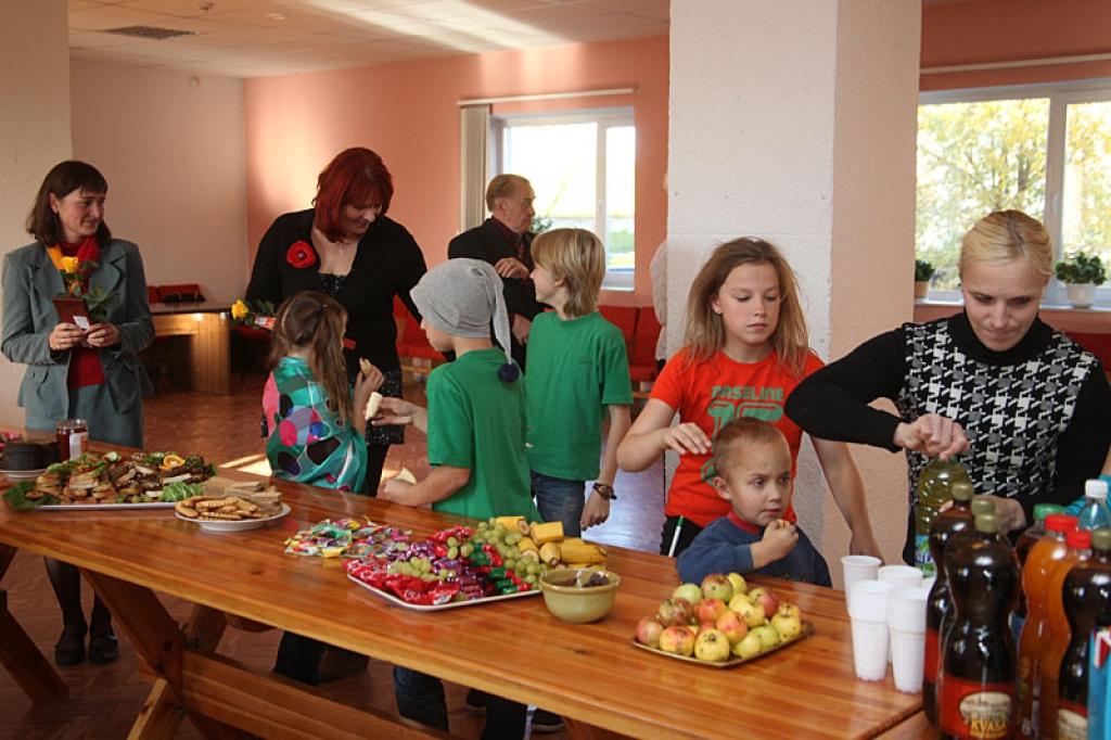 Latvijas Sarkanā Krusta Gulbenes komiteja arī šogad organizēja “Maizes dienas“ pasākumu, kas neguva maznodrošināto daudzbērnu ģimeņu atsaucību. 
Autors: Gatis Bogdanovs