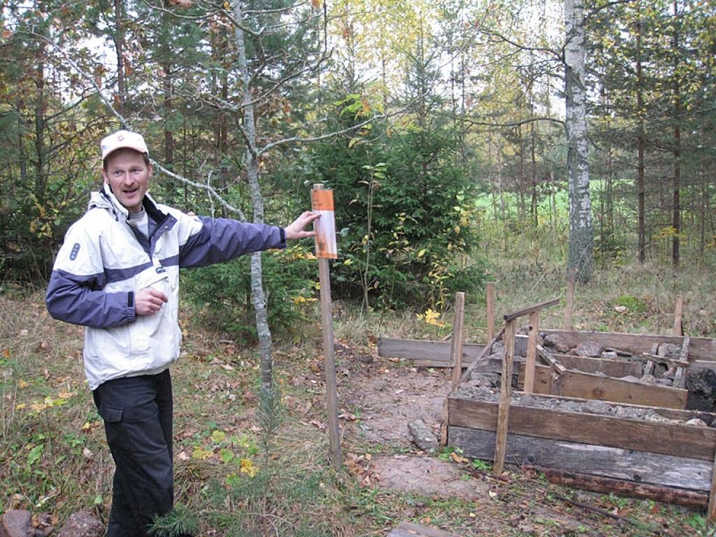 Vecgulbenes viduslaiku pils maketam pamatakmens tika ielikts vasarā. “Pagaidām tā vēl atgādina tikai pilsdrupas, bet pēc laika atainos īstas pils izskatu,” saka Dailis Kadils.
Autors: Gatis Bogdanovs