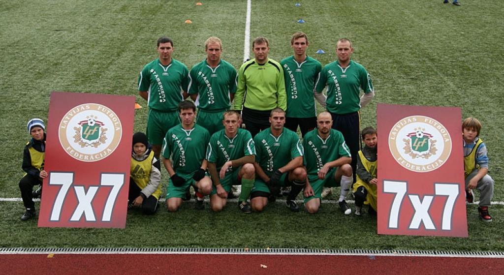 Stāmerienas komanda - bronzas medaļas Latvijas finālsacensībās futbolā 7:7.
Autors: No personiskā albuma.