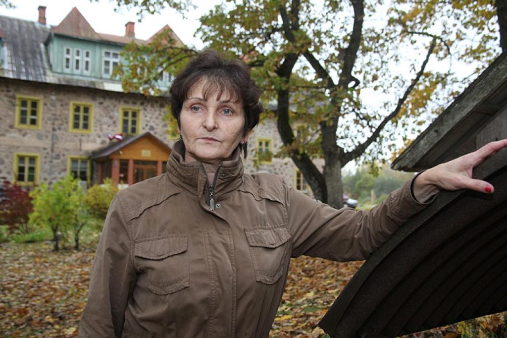 Rankas kultūras nama vadītāja Mudīte Šnē katru rudeni uzrunā un iedrošina pagasta cilvēkus iesaistīties pagasta kultūras dzīvē. “Mums ir daudz jaunu un radošu cilvēku,” saka viņa. Foto: Gatis Bogdanovs
Autors: Gatis Bogdanovs