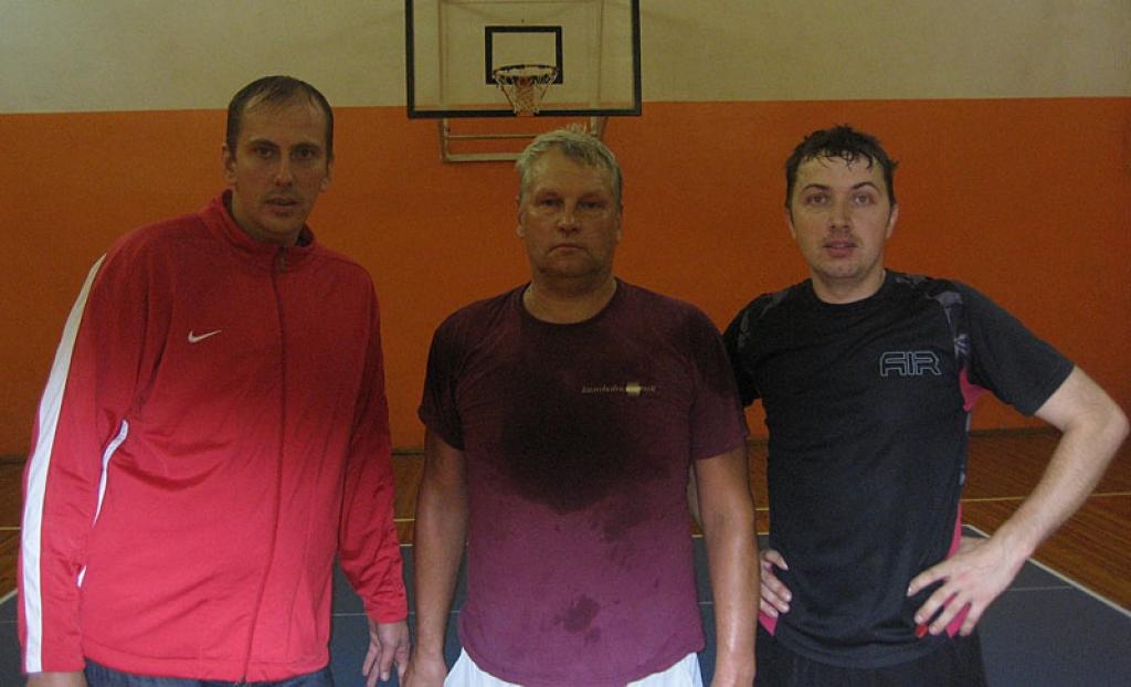 .oktobrī sacensībās galda tenisā Staru sporta zālē labākie bija Aivars Korns (centrā), Dainis Neilands (no kreisās) un Aivars Dulbergs.
Autors: No personiskā albuma.