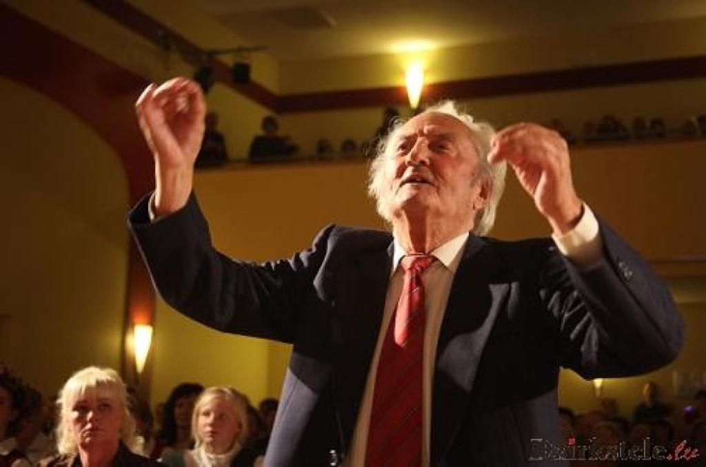 Imants Kokars 90 gadu jubilejas svinībās dzimtajā novadā - Gulbenē. 15.10.11
Autors: Gatis Bogdanovs