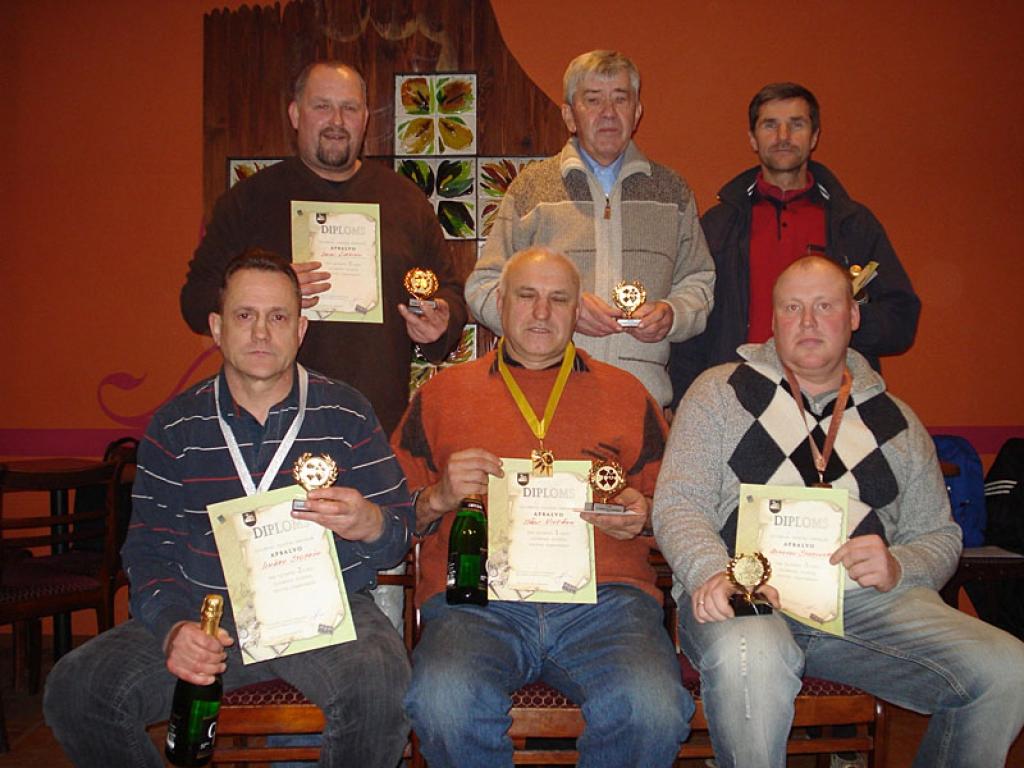 1.rindā (no kreisā): Ilmārs Stojašs, Jānis Vilcāns, Armands Stabulnieks; 2.rindā (no kreisās) - Dairis Liepiņš, Ilgonis Sniķers, Jānis Mičulis.
Autors: No personiskā albuma.