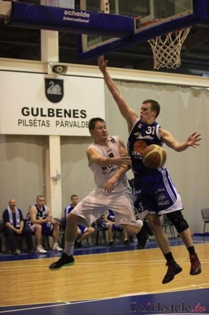 Visvairāk - 13 - punktu spēlē ieguva komandas kapteinis Gundars Rauza
Autors: Gatis Bogdanovs (no arhīva)