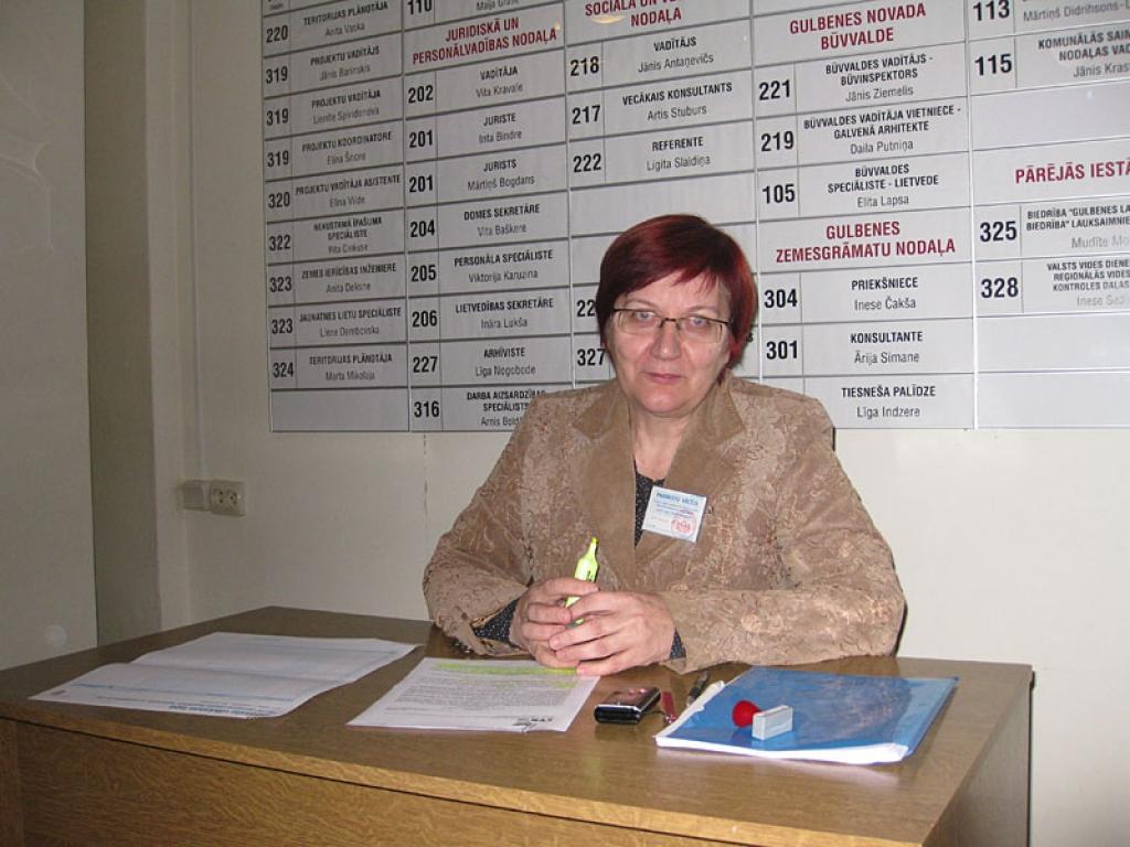 Parakstu vācēja Viktorija Karuzina neizsaka savas prognozes, cik daudzi parakstīties par to, lai krievu valoda būtu kā valsts valoda. 
Autors: Inita Savicka