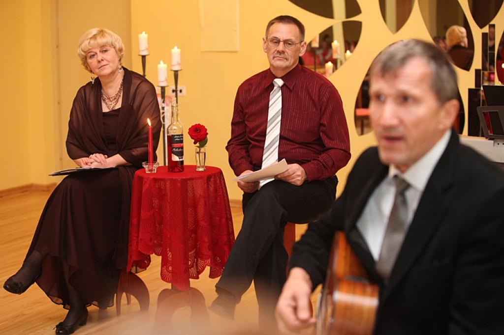 Daudzi dzejas cienitāji piedalījās literātu Ivetas Krūmiņas un Arvja Deguma grāmatas 