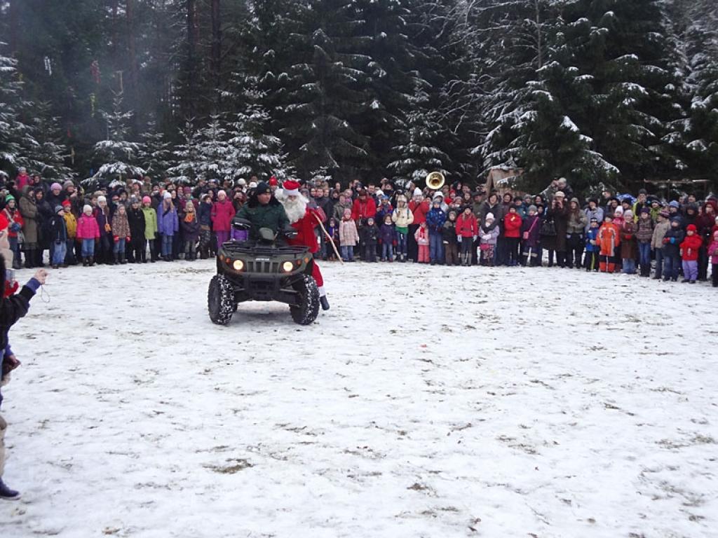 Papardes stacijā brauciena dalībniekiem bija sarūpētas dažādas izklaides. Netrūka pat sniega.
Autors: No personiskā albuma,