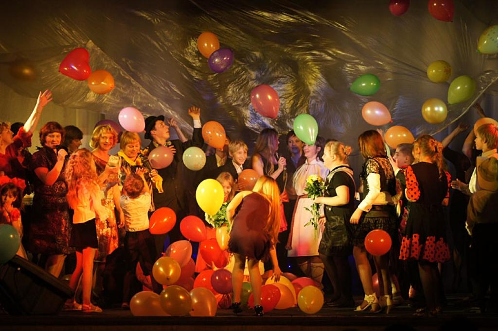  Talantu koncerta izskaņā pār dalībnieku galvām kā krāsaini sapņi nolija daudzkrāsains balonu lietus.
Autors: No Rankas kultūras nama arhīva.