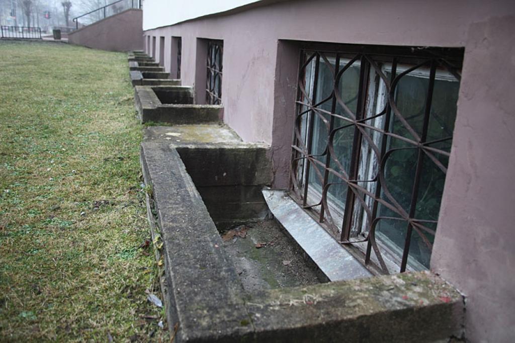 Gulbenes bibliotēkas pie pagrabstāva logiem nozog 14 metāla režģus.
Autors: Gatis Bogdanovs