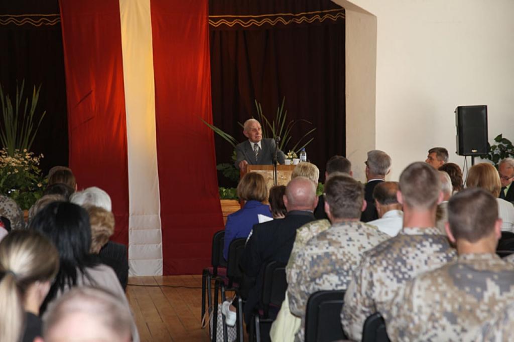 Pērnā gada 14.jūnija konferencē nolasītie referāti, arī pētnieka Jāņa Zvaigznes, tagad ir ievietoti Vēsturnieku komisijas rakstu 27.sējumā.
Autors: Gatis Bogdanovs (no arhīva)