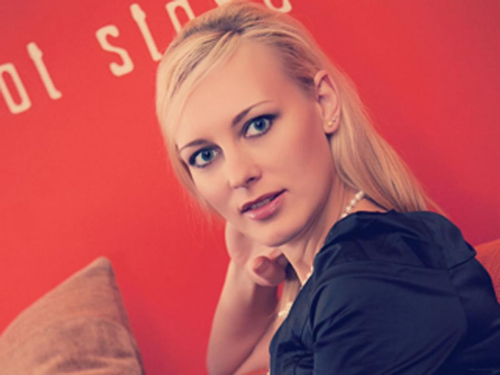 Anmary.
Autors: www.eirovīzija.lv