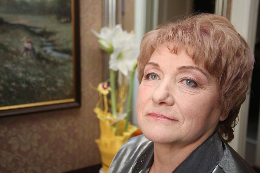 Sirsnīgā vēstulē pārvērtībām piesaka znots

Uz “Dzirksteles” un salona “Tiina Lux” rīkotajām pārvērtībām laikraksts saņēma sirsnīgu pieteikuma vēstuli no Rolanda Blezūra. Viņš uz pārvērtībām pieteica savu sievasmāti, 56 gadus veco Anitu...
Autors: Gatis Bogdanovs