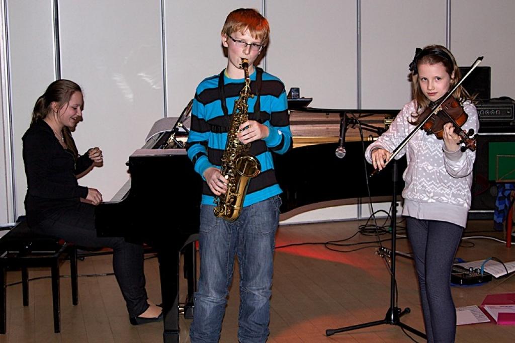 Džeza saspēles vakarā Temā. No kreisās: Ance Skopāne, Jānis Kokarevičs un Beāte Leimane.