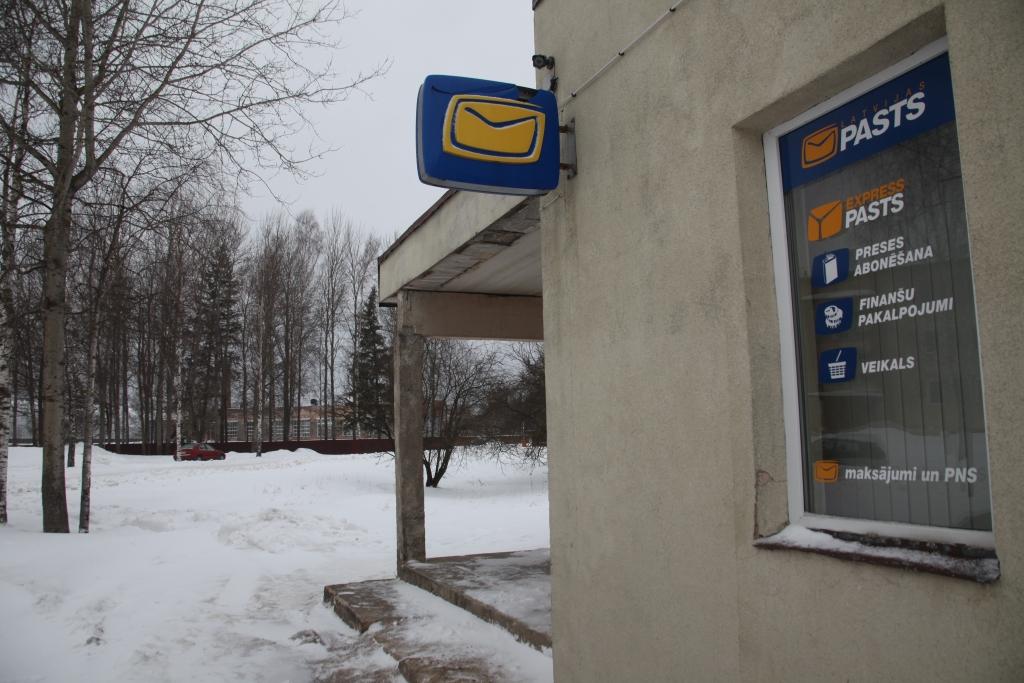 Ar 1.martu darbu pārtrauc Stradu pagasta Stāķu pasta nodaļa Šķieneros. Stradu pagasta iedzīvotāji pasta pakalpojumus, sākot ar martu, katru darbdienu vienu stundu varēs saņemt Stāķu bibliotēkas telpās.
Autors: Gatis Bogdanovs