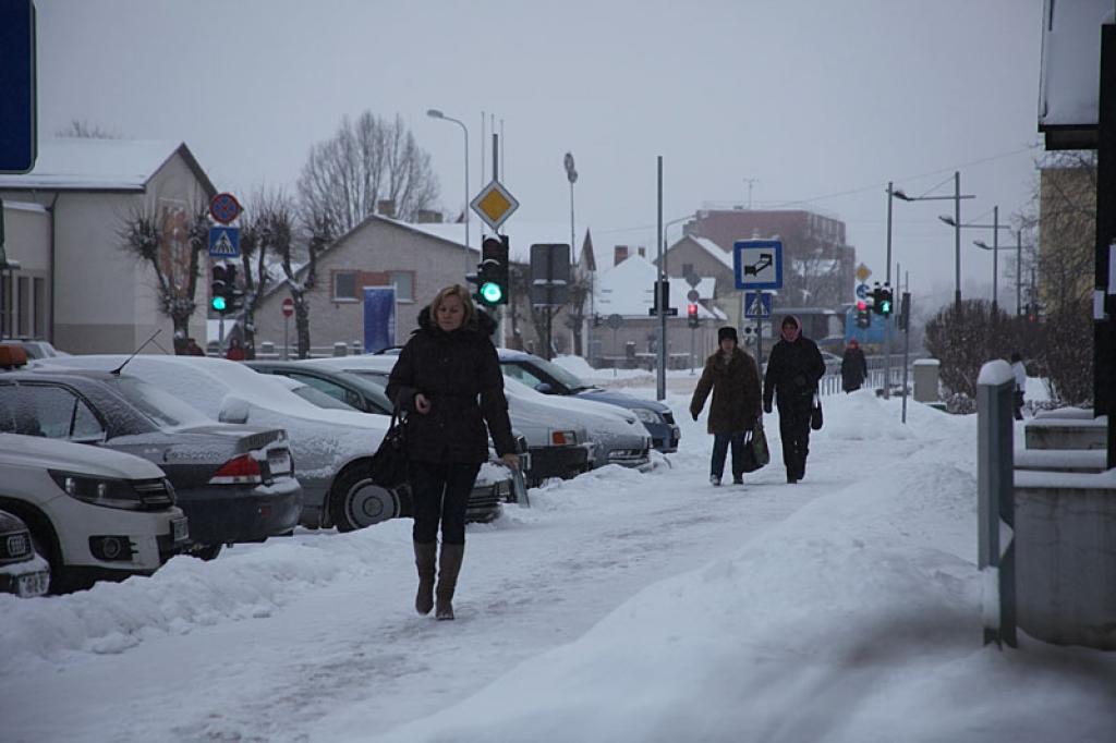 Apjomīgas ir arī ieceres, kas saistītas ar ceļu satiksmes drošības uzlabošanu. Tā Gulbenē Brīvības, Baložu un Rēzeknes ielas rekonstrukcijai ieplānoti 3 miljoni latu, Blaumaņa ielai - 2,5 miljoni latu, ielu apgaismojuma uzlabošanai pilsētā - 350 tūkstoši latu, luksoforiem un citam aprīkojumam Gulbenē - 1,2 miljoni latu.
Autors: Gatis Bogdanovs 